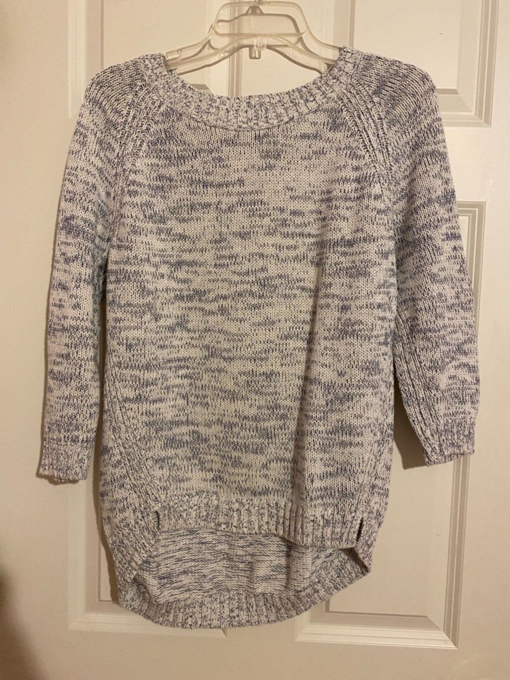 Gap marled knit white & blue pullover sweater with 3/4 sleeves, womens size M